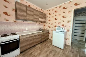 Продам квартиру 1 комнатную с общей площадью 40.5м2, 7/17 эт., на улице Народная, г. Оренбург, Оренбургская обл., Россия, агентство Бюро недвижимости Быстровой