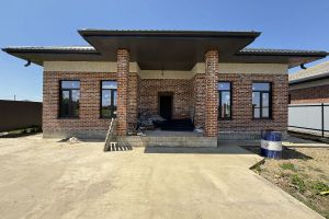 Продам дом 3-х комнатный с общей площадью 114.2м2, на улице Западный пер, г. Майкоп, Адыгея респ., Россия, агентство Аурус-Риэлт