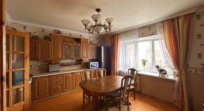 Продам квартиру 3-х комнатную с общей площадью 110м2, 2/6 эт., на улице Алексея талвира, г. Чебоксары, Чувашия респ., Россия, агентство Агентство недвижимости Ориентир. Фотография №1