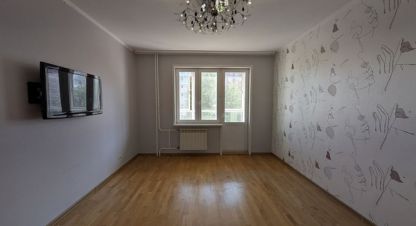 Продам квартиру 2-х комнатную с общей площадью 67.2м2, 3/5 эт., на улице Байкальская ул, Октябрьский район, г. Иркутск, Иркутская обл., Россия, агентство Интернет-партнер. Фотография №1