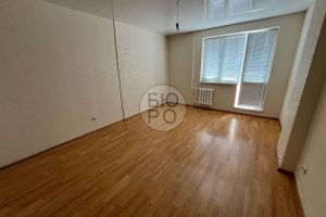 Продам квартиру 1 комнатную с общей площадью 39.7м2, 8/9 эт., на улице Генерала Кусимова, г. Уфа, Башкортостан респ., Россия, агентство Бюро