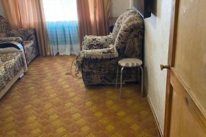 Продам квартиру 2-х комнатную с общей площадью 41м2, 2/9 эт., на улице Рихарда Зорге, г. Казань, Татарстан респ., Россия, агентство Арслан