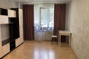 Продам квартиру 1 комнатную с общей площадью 32.8м2, 1/5 эт., на улице Бондаренко, г. Казань, Татарстан респ., Россия, агентство Арслан