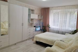 Продам квартиру 2-х комнатную с общей площадью 42.8м2, 1/5 эт., на улице Первомайская, г. Новочебоксарск, Чувашия респ., Россия, агентство Агентство недвижимости Ориентир