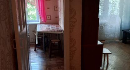 Продам квартиру 3-х комнатную с общей площадью 56м2, 3/5 эт., на улице Краснооктябрьская ул, г. Майкоп, Адыгея респ., Россия, агентство Интернет-партнер. Фотография №1