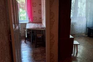 Продам квартиру 3-х комнатную с общей площадью 56м2, 3/5 эт., на улице Краснооктябрьская ул, г. Майкоп, Адыгея респ., Россия, агентство Интернет-партнер