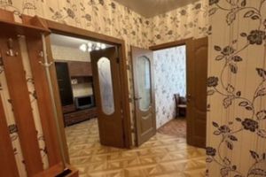 Сдам квартиру 1 комнатную с общей площадью 42.2м2, 1/4 эт., на улице Старорусский пер, г. Великий Новгород, Новгородская обл., Россия, агентство Интернет-партнер