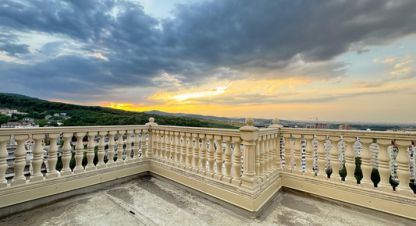 Продам квартиру 4-х комнатную с общей площадью 218.1м2, 12/12 эт., на улице Атажукина, г. Нальчик, Кабардино-Балкария респ., Россия, агентство Интернет-партнер. Фотография №1