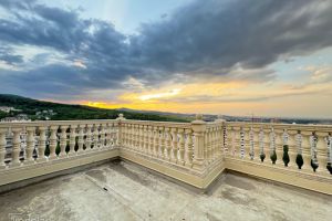 Продам квартиру 4-х комнатную с общей площадью 218.1м2, 12/12 эт., на улице Атажукина, г. Нальчик, Кабардино-Балкария респ., Россия, агентство Интернет-партнер