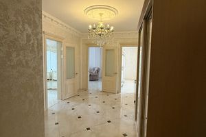 Сдам квартиру 3-х комнатную с общей площадью 130м2, 5/10 эт., на улице Гагарина, Советский район, г. Махачкала, Дагестан респ., Россия, агентство Интернет-партнер