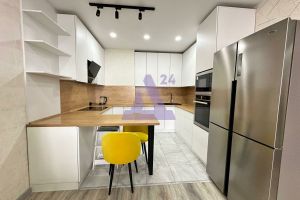 Продам квартиру 2-х комнатную с общей площадью 47.6м2, 15/17 эт., на улице Солнечная поляна д 94к, Индустриальный район, г. Барнаул, Алтайский край, Россия, агентство АН Династия 24