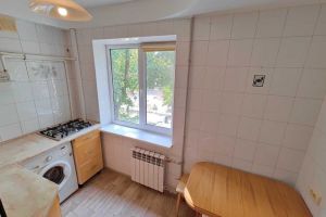 Продам квартиру 2-х комнатную с общей площадью 49м2, 4/5 эт., на улице Батумская, г. Днепр, Днепропетровская обл., Украина, агентство Aspo.biz