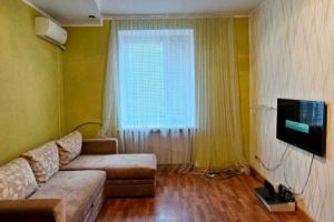Продам квартиру 1 комнатную с общей площадью 35м2, 1/3 эт., на улице Конституции, г. Каменское , Днепропетровская обл., Украина, агентство Aspo.biz