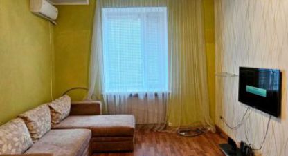 Продам квартиру 1 комнатную с общей площадью 35м2, 1/3 эт., на улице Конституции, г. Каменское , Днепропетровская обл., Украина, агентство Aspo.biz. Фотография №1