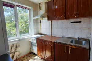 Продам квартиру 3-х комнатную с общей площадью 62.3м2, 3/5 эт., на улице Театральная, г. Оренбург, Оренбургская обл., Россия, агентство Бюро недвижимости Быстровой