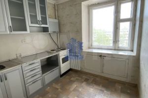 Продам квартиру 1 комнатную с общей площадью 33м2, 5/9 эт., на улице Мира, г. Чебоксары, Чувашия респ., Россия, агентство Агентство недвижимости Ориентир