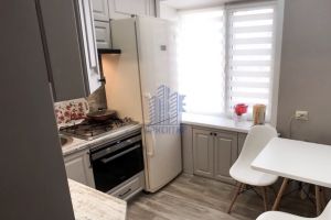 Продам квартиру 2-х комнатную с общей площадью 42.2м2, 2/4 эт., на улице Молодежная, г. Новочебоксарск, Чувашия респ., Россия, агентство Агентство недвижимости Ориентир