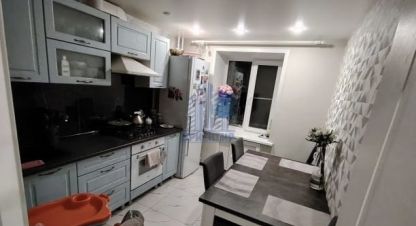 Продам квартиру 3-х комнатную с общей площадью 60м2, 5/9 эт., на улице 10-й пятилетки, г. Новочебоксарск, Чувашия респ., Россия, агентство Агентство недвижимости Ориентир. Фотография №1