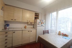 Продам квартиру 3-х комнатную с общей площадью 69.8м2, 3/5 эт., на улице Депутатская ул, г. Майкоп, Адыгея респ., Россия, агентство Интернет-партнер