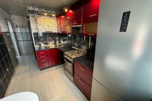 Продам квартиру 3-х комнатную с общей площадью 53.1м2, 8/9 эт., на улице Советская ул, Ленинский окр. район, г. Комсомольск-на-Амуре, Хабаровский край, Россия, агентство Интернет-партнер