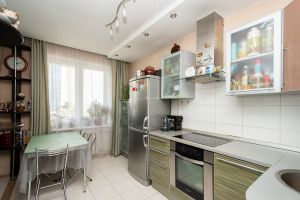 Продам квартиру 2-х комнатную с общей площадью 57.8м2, 1/10 эт., на улице Байкальская ул, Октябрьский район, г. Иркутск, Иркутская обл., Россия, агентство Интернет-партнер