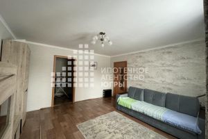 Продам квартиру 1 комнатную с общей площадью 40.5м2, 1/2 эт., на улице Мира, г. Ханты-Мансийск, Ханты-Мансийский авт. окр., Россия, агентство Интернет-партнер