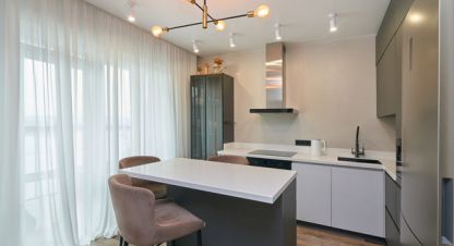 Продам квартиру 2-х комнатную с общей площадью 44м2, 15/17 эт., на улице Дальневосточная ул, Октябрьский район, г. Иркутск, Иркутская обл., Россия, агентство Интернет-партнер. Фотография №1