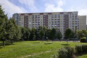 Продам квартиру 3-х комнатную с общей площадью 81.9м2, 5/10 эт., на улице Джона Рида, Невский район, г. Санкт-Петербург, Санкт-Петербург, Россия, агентство Интернет-партнер