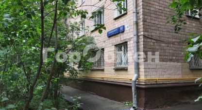 Продам квартиру 2-х комнатную с общей площадью 43.1м2, 2/5 эт., на улице Менжинского, г. Москва, Москва, Россия, агентство ГорОбмен. Фотография №1