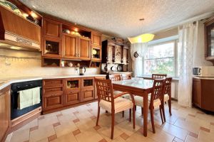 Продам квартиру 4-х комнатную с общей площадью 115м2, 5/15 эт., на улице Комендантский пр-кт, Приморский район, г. Санкт-Петербург, Санкт-Петербург, Россия, агентство Интернет-партнер
