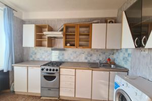Сдам квартиру 1 комнатную с общей площадью 31м2, 9/9 эт., на улице Серебристый б-р, Приморский район, г. Санкт-Петербург, Санкт-Петербург, Россия, агентство Интернет-партнер