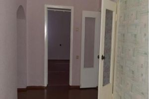 Продам квартиру 3-х комнатную с общей площадью 71.6м2, 2/2 эт., на улице Газовик, г. Кызылбай, Курганская обл., Россия, агентство JCat