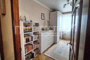 Продам квартиру 3-х комнатную с общей площадью 59.5м2, 5/5 эт., на улице Комсомольский пр-кт, г. Абинск, Краснодарский край, Россия, агентство АН "Партнерство"