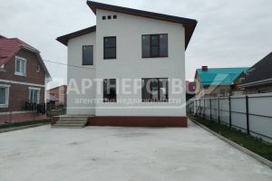 Продам дом 4-х комнатный с общей площадью 120м2, на улице Центральный, г. Абинск, Краснодарский край, Россия, агентство АН "Партнерство"