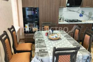 Продам квартиру 2-х комнатную с общей площадью 80м2, 5/7 эт., на улице Парижской коммуны, г. Абинск, Краснодарский край, Россия, агентство АН "Партнерство"