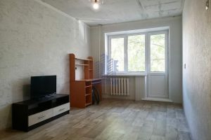 Продам квартиру 1 комнатную с общей площадью 30м2, 3/5 эт., на улице Хузангая, г. Чебоксары, Чувашия респ., Россия, агентство Агентство недвижимости Ориентир