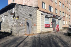 Продам торговое помещение с общей площадью 126м2, на улице Миронова пр-кт, г. Кола, Мурманская обл., Россия, агентство Интернет-партнер