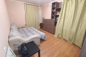 Продам квартиру 1 комнатную с общей площадью 35м2, 7/17 эт., на улице Рябиновая, Октябрьский район район, г. Новосибирск, Новосибирская обл., Россия, агентство Главное звено