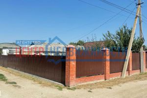 Продам квартиру 3-х комнатную с общей площадью 42м2, 1/1 эт., на улице Лесной, г. Октябрьский, Краснодарский край, Россия, агентство Центр-Недвижимости