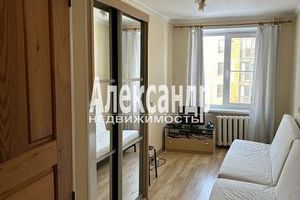 Продам квартиру 3-х комнатную с общей площадью 56м2, 4/5 эт., на улице Приморское ш, г. Посёлок репино, Санкт-Петербург, Россия, агентство Интернет-партнер