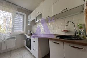 Продам квартиру 3-х комнатную с общей площадью 61.3м2, 5/9 эт., на улице Энтузиастов, Индустриальный район, г. Барнаул, Алтайский край, Россия, агентство АН Династия 24