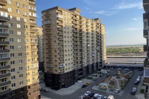 Сдам квартиру 1 комнатную с общей площадью 40м2, 9/9 эт., на улице Им  героя ростовского, г. Краснодар, Краснодарский край, Россия, агентство JCat