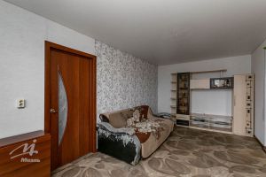 Продам квартиру 2-х комнатную с общей площадью 43.7м2, 5/5 эт., на улице Глушкова ул, Октябрьский район, г. Барнаул, Алтайский край, Россия, агентство Миэль офис в Барануле