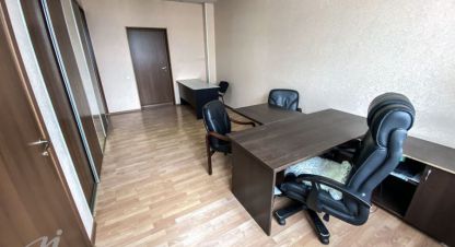 Сдам офисное помещение с общей площадью 63.5м2, на улице Калинина пр-кт, Октябрьский район, г. Барнаул, Алтайский край, Россия, агентство Миэль офис в Барануле. Фотография №1