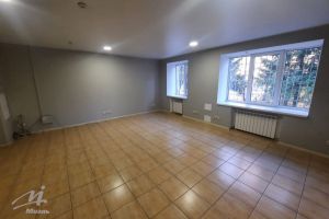 Продам торговое помещение с общей площадью 84.6м2, на улице Брестская ул, Железнодорожный район, г. Барнаул, Алтайский край, Россия, агентство Миэль офис в Барануле