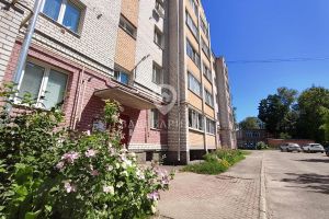 Продам квартиру 1 комнатную с общей площадью 38.1м2, 1/5 эт., на улице Братьев орловых, г. Рыбинск, Ярославская обл., Россия, агентство Ваш Вариант