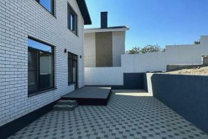 Продам дом 5-ти комнатный с общей площадью 130м2, на улице Северная, г. Красный курган, Краснодарский край, Россия, агентство Монополия