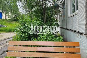 Продам квартиру 2-х комнатную с общей площадью 47.4м2, 3/5 эт., на улице Трубачева, г. Лахденпохья, Карелия респ., Россия, агентство Интернет-партнер