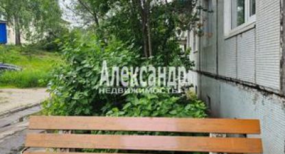 Продам квартиру 2-х комнатную с общей площадью 47.4м2, 3/5 эт., на улице Трубачева, г. Лахденпохья, Карелия респ., Россия, агентство Интернет-партнер. Фотография №1