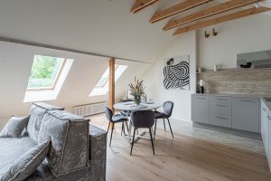 Продам квартиру 3-х комнатную с общей площадью 132м2, 4/4 эт., на улице Верхнеозерная, Ленинградский район, г. Калининград, Калининградская обл., Россия, агентство Интернет-партнер